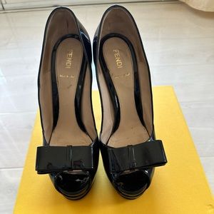 Fendi spunata Vernice Black patent leather peep toe platform pumps size 39
